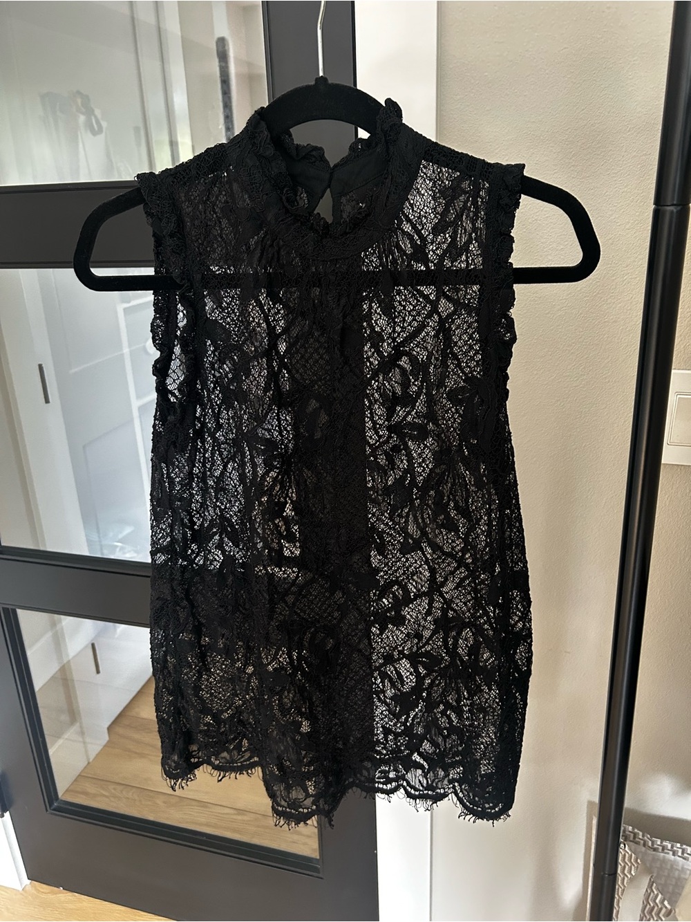 Who What Wear Black Lace High-Neck Sleeveless Blouse